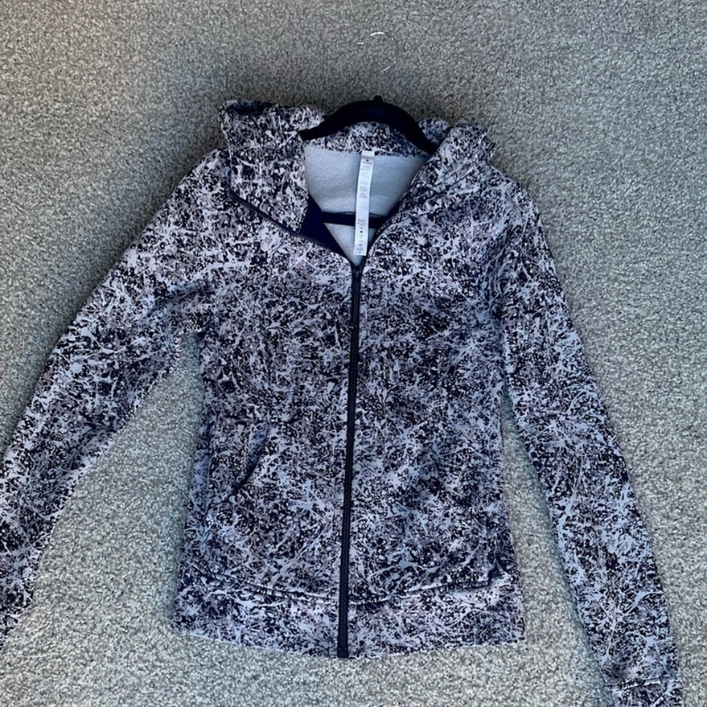 Lululemon jacket size 6